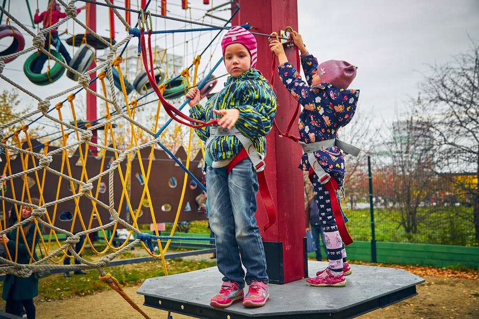 a children playing in a garden to grow we all needs Childhood Development Tips in Hindi (Hindi Mein Bachpan Ke Vikas Ke Tips)